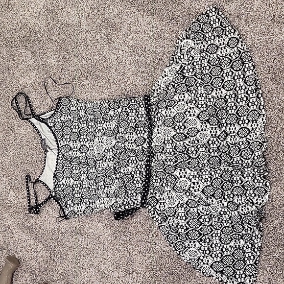 Black and white dress - Picture 1 of 4